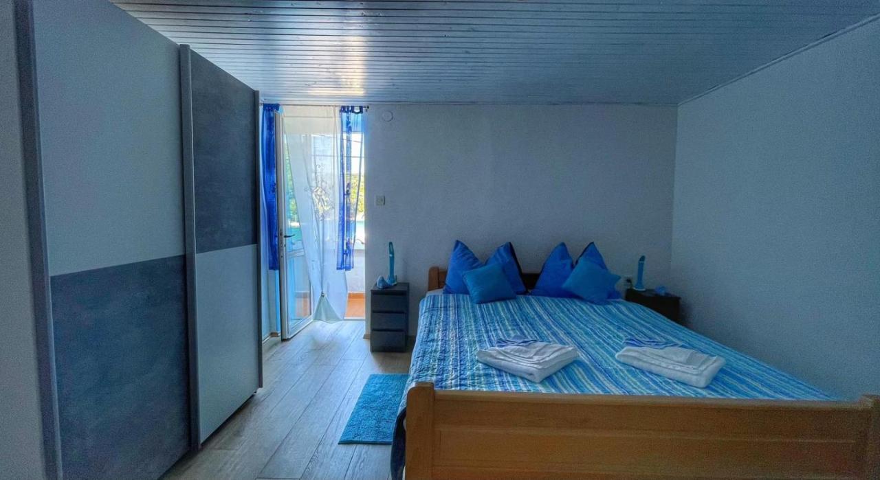 Guesthouse Porto Cres Buitenkant foto