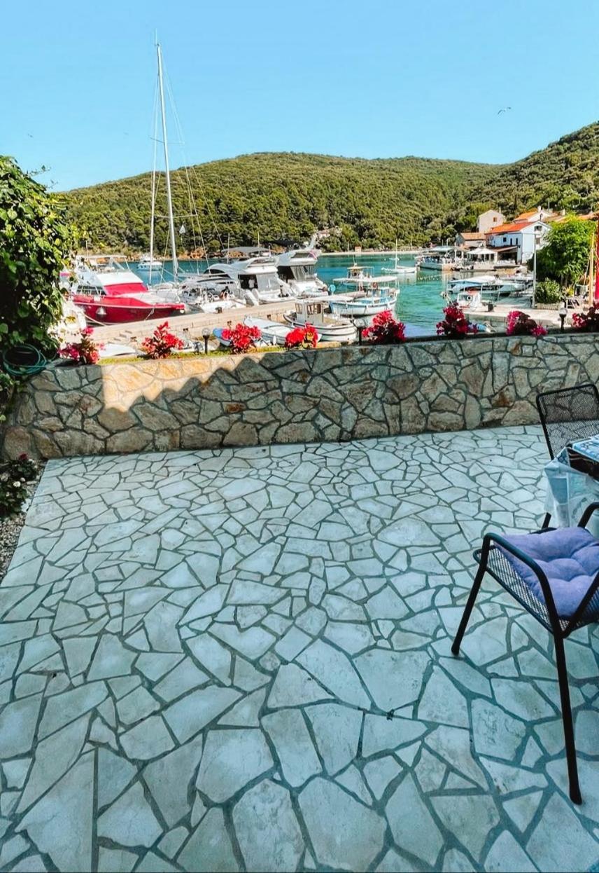 Guesthouse Porto Cres Buitenkant foto